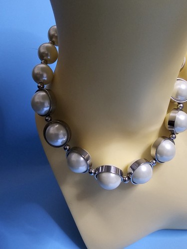 M & S pre loved pearl & silver statement necklace & matching bracelet. - Picture 2 of 13