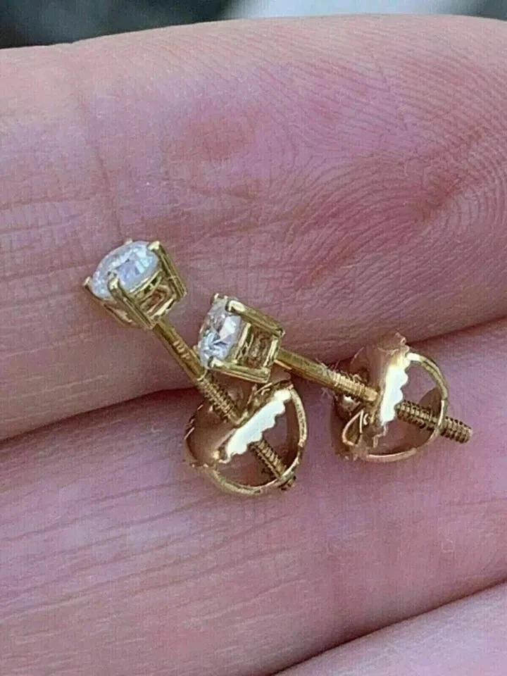 Bonitos aretes solitarios de corte redondo de oro amarillo de 14 k de diamantes cultivados en laboratorio de 1 quilate Foto 4 de 4