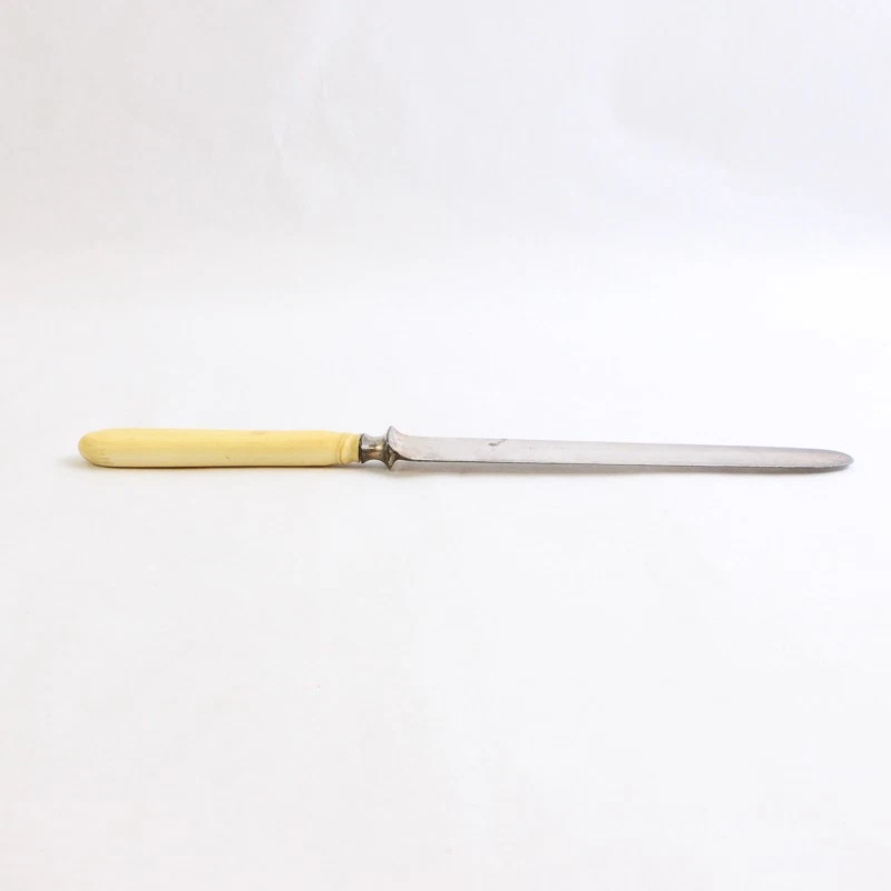 4 Antique Landers Frary & Clark Silver Plate Dinner Knives With Bakelite Handles - Image 3 of 4