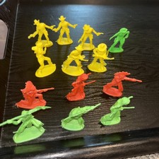 Vintage 13 Piece Cowboy  Indian Plastic Figures Set Colors Yellow Orange Green