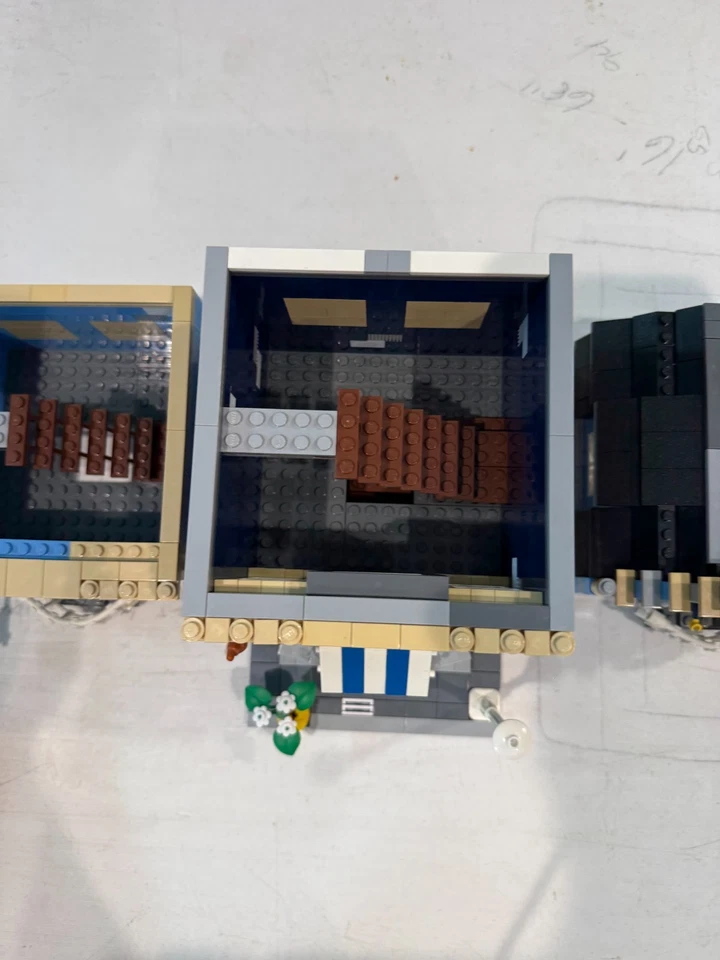 Lego 10190 Market Street Incomplete, Main Building Is 99% Complete - Image 3 of 4