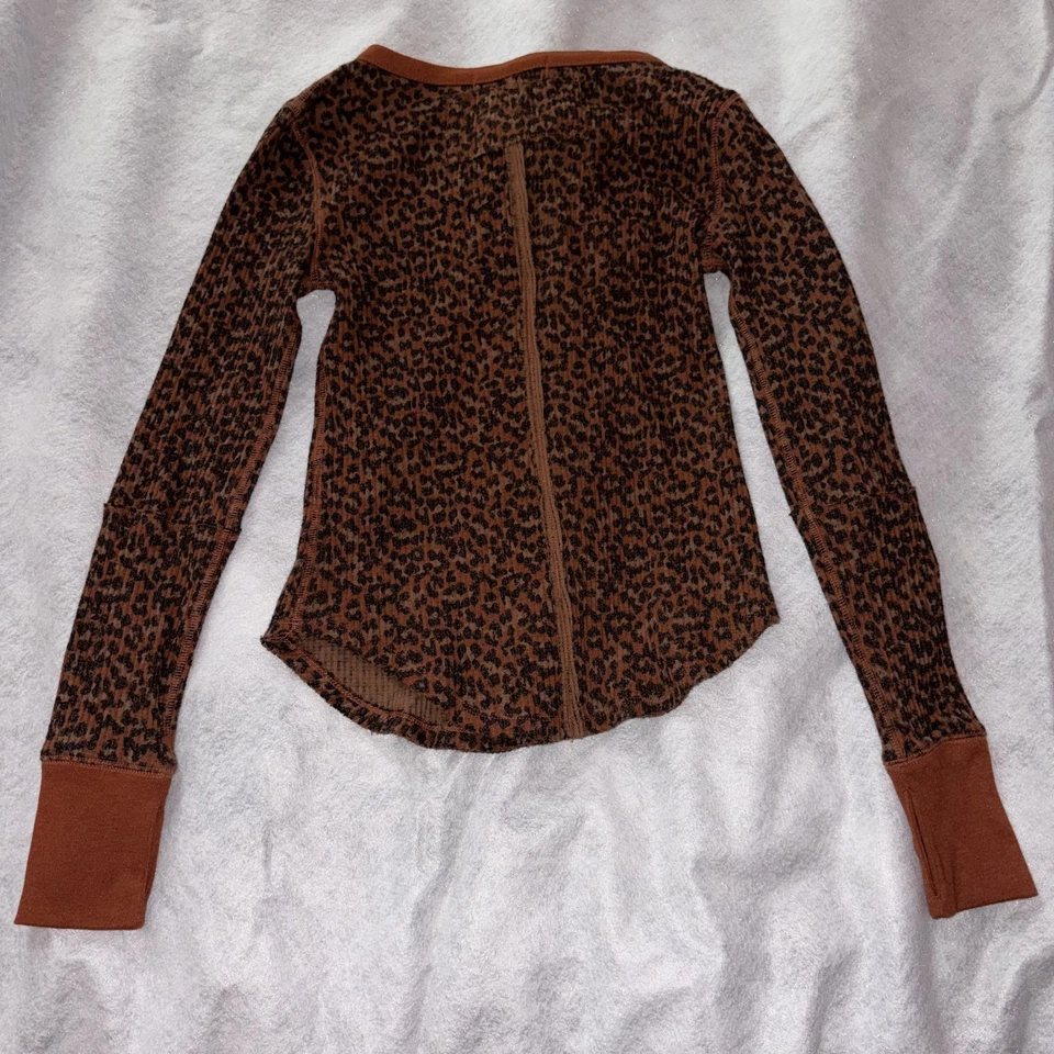 We The Free Everest Womens Brown Leopard Thermal Henley Waffle Long Sleeve XS - Image 2 of 4