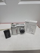 Nikon COOLPIX E775 2.1 MP Digital Camera, Battery, and Charger AS IS Not Working