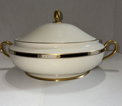 Lenox Presidential Collection Hancock Bone China Round Covered Vegetable Dish
