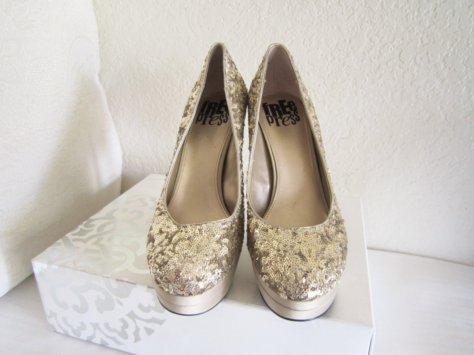 Free Press Women's Gold Sequin Pumps High Heel Shoes 8.5M eBay