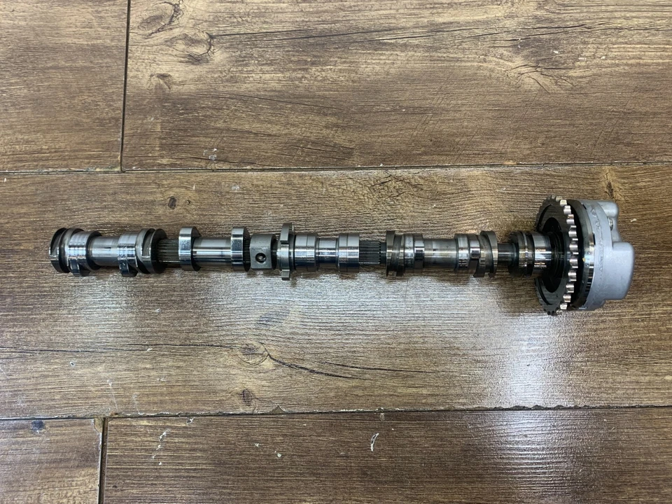 Árbol de levas de admisión de culata derecha Audi S6 S7 S8 2013-2018 4,0 L con piñón OEM Foto 2 de 4