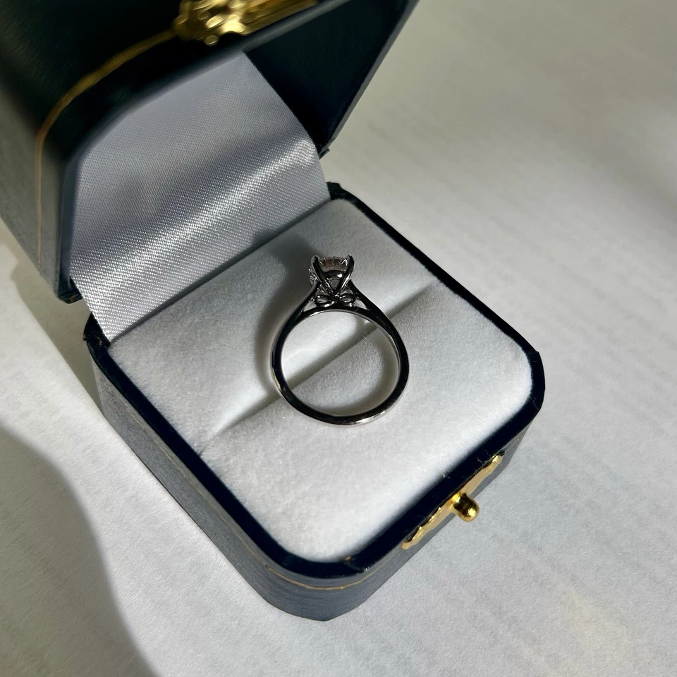 Diamond Ring 1.00 CARAT Lab Grown Round VS 2/F,14kt White Gold Infinity Solitare - Image 4 of 4