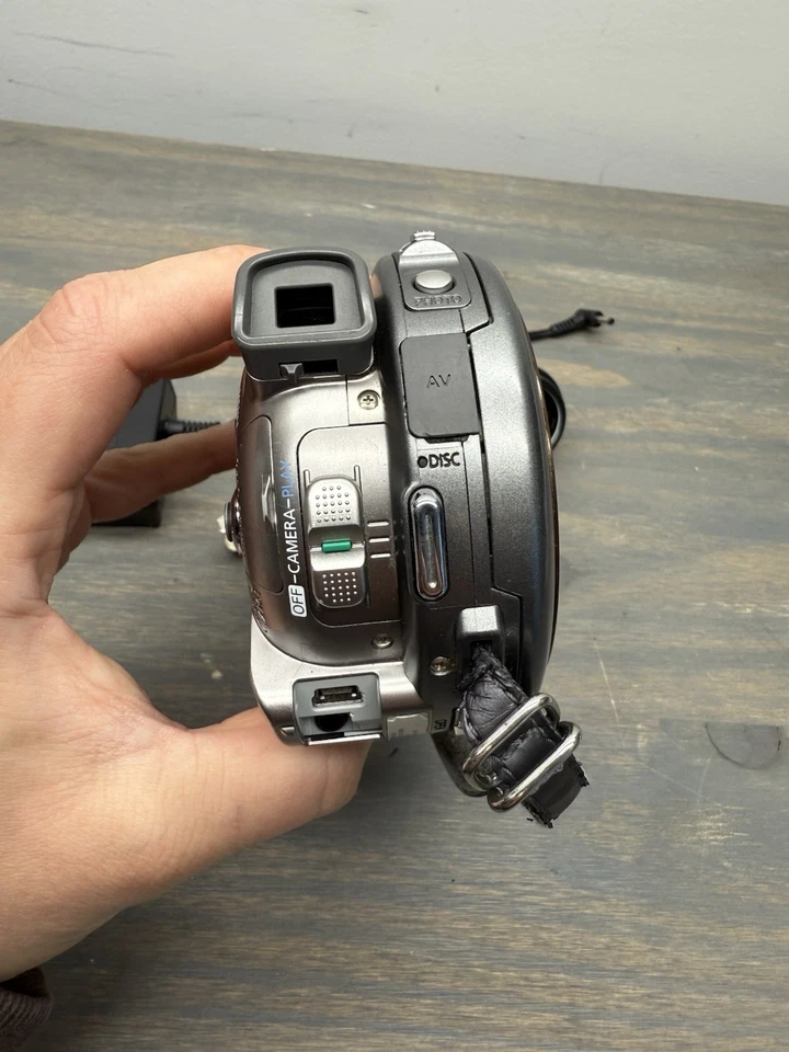 Videocámara digital Canon DVD 2,2 MP - DC20 - Zoom óptico 10x - ¡Probada funcionando! Foto 4 de 4