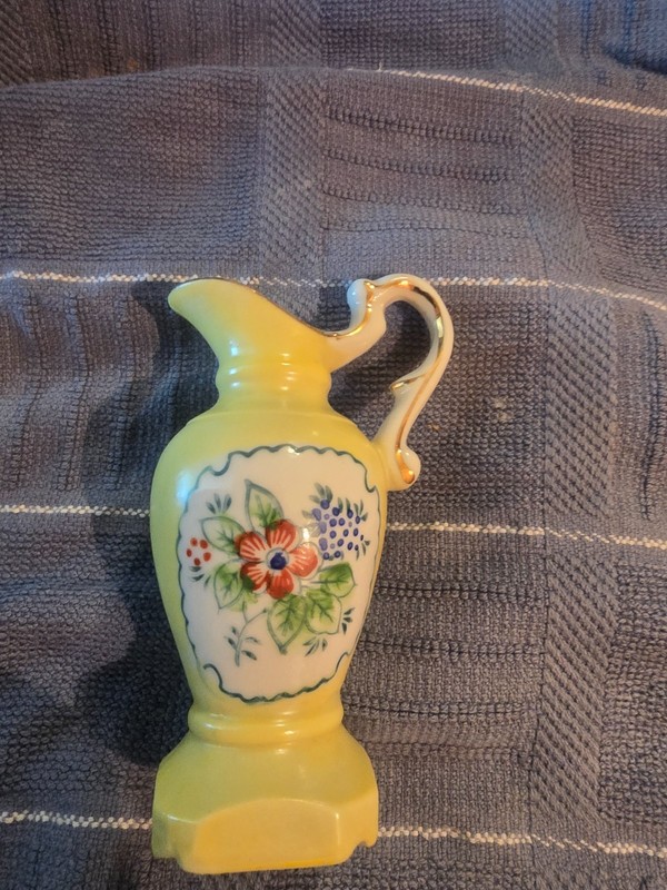 4" vase hand painted in japan