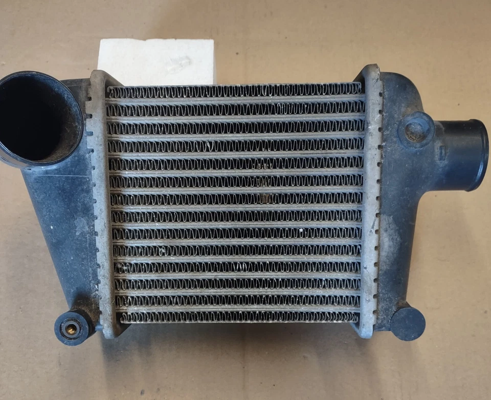 Правый передний интеркулер 90-96 Nissan 300ZX Turbo - Изображение 2 из 4