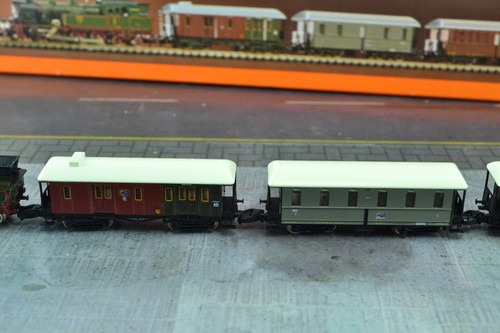 Marklin 8119 KPEV 4-6-4 Steam Locomotive Nostalgic Passenger Car Set Z Scale - Picture 6 of 8