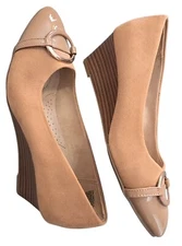 Dexflexflex Comfort  Payless Women Wedge Shoes Size 6.5  Suede Beige
