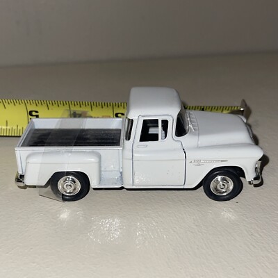 1955 CHEVY PICKUP PULLBACK ジオラマ付きミニカー Amazon.com: KiNSMART 1955 Chevy Stepside Pick-Up 2 Inch