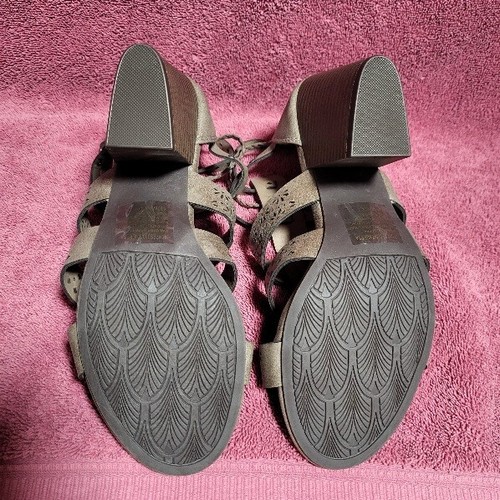 Ladies "NEW" Decorative Straps Zipper Closure Shoes By JELLYPOP - Size 7 1/2M - Picture 5 of 9