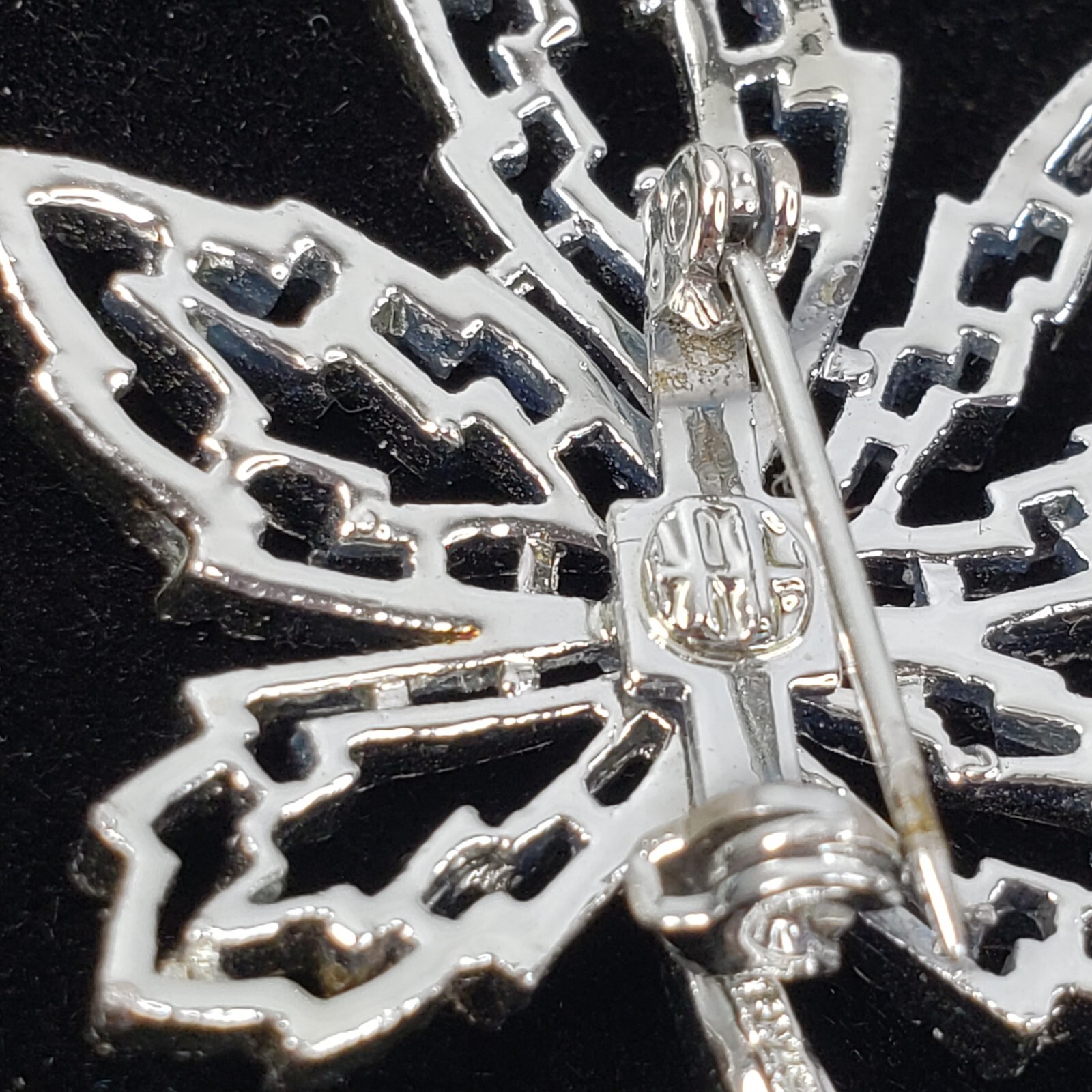 Signed Gerry's Maple Leaf Brooch Silver Tone Text… - image 11