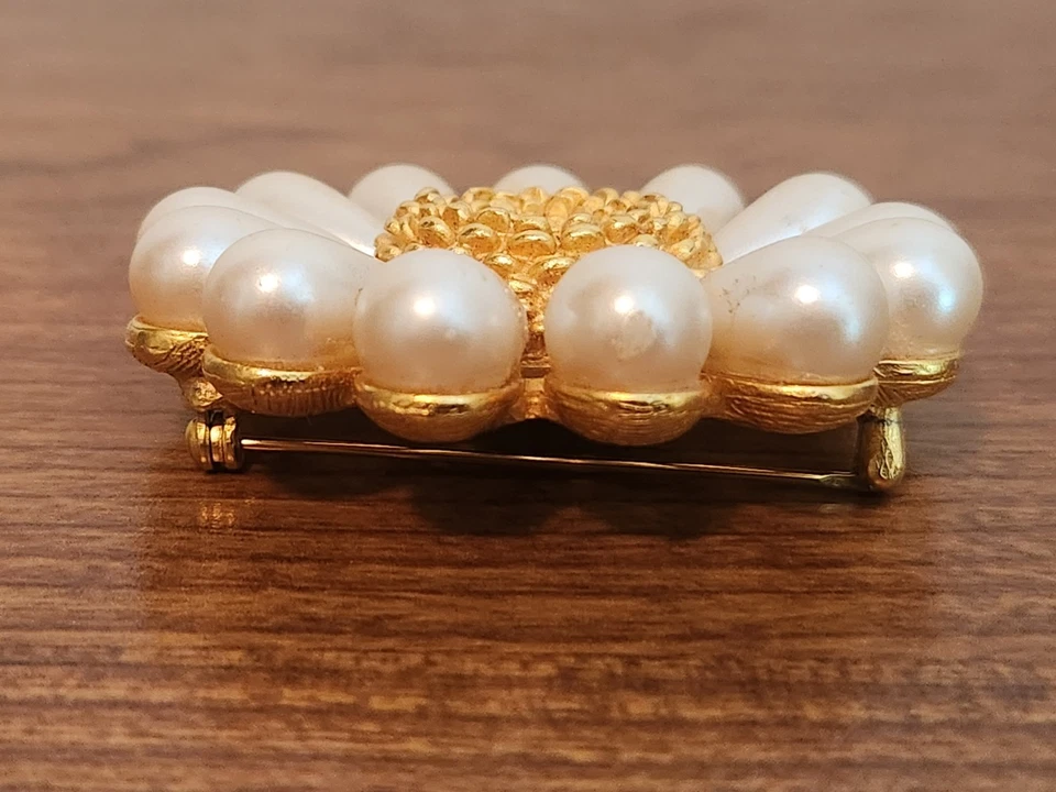 Givenchy Vintage Large Round Openwork Petal Pearls White Daisy Flower Brooch - Image 3 of 4