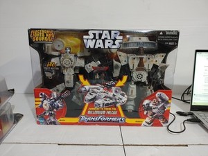 Transformers Star Wars Hans Solo Chewbacca Millennium Falcon Figure New Sealed