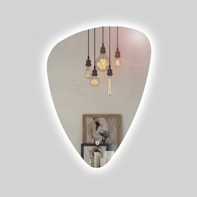 Dreieckiger Spiegel mit LED-Hintergrundbeleuchtung für elegantes Badezimmer