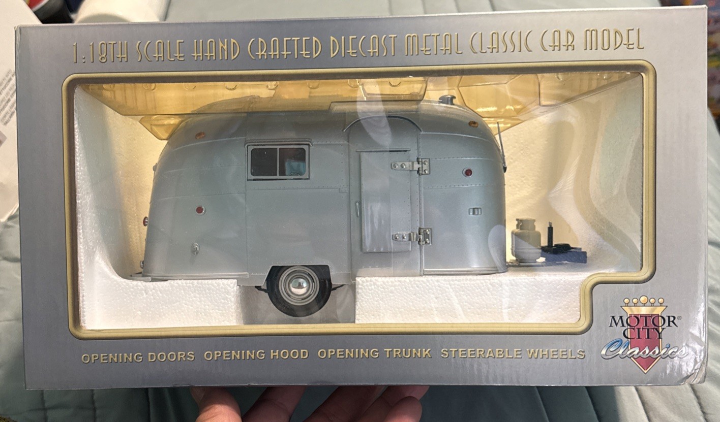 Vtg MOTOR CITY CLASSICS 1:18 Scale Die Cast Metal Airstream Trailer #92005 New