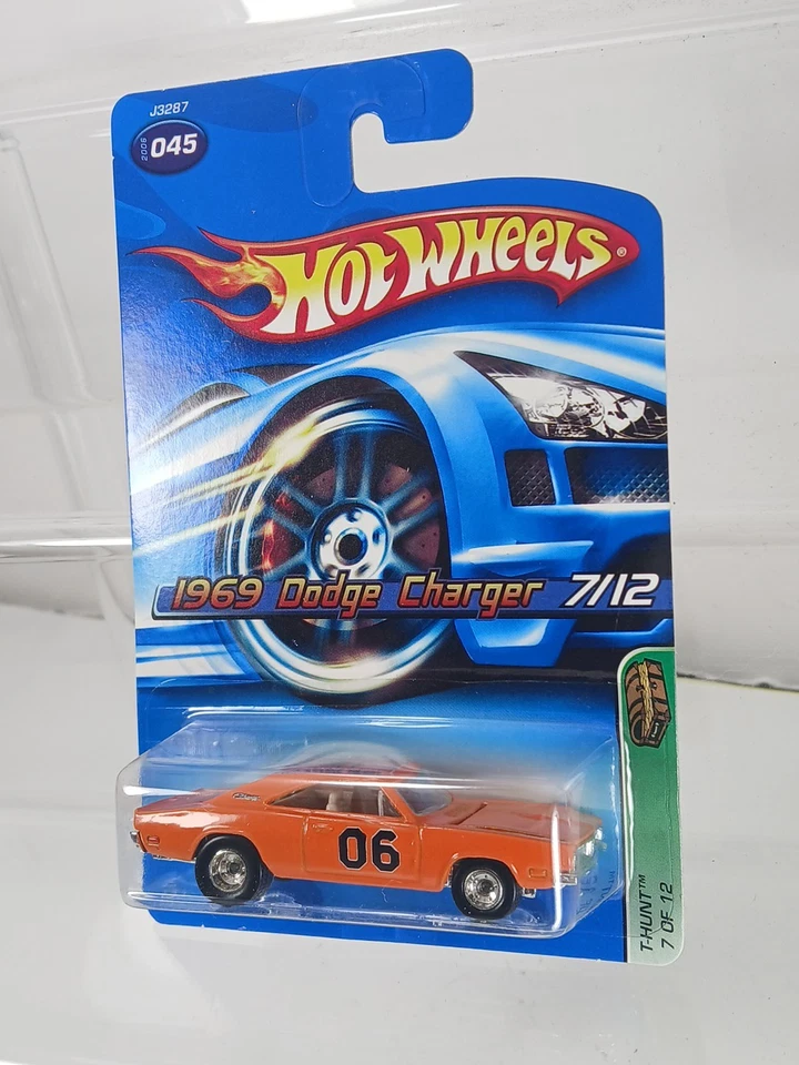 Cargador Dodge Hot Wheels 2006 Treasure Hunt 1969 7 de 12 muy buen estado con protector  Foto 2 de 4
