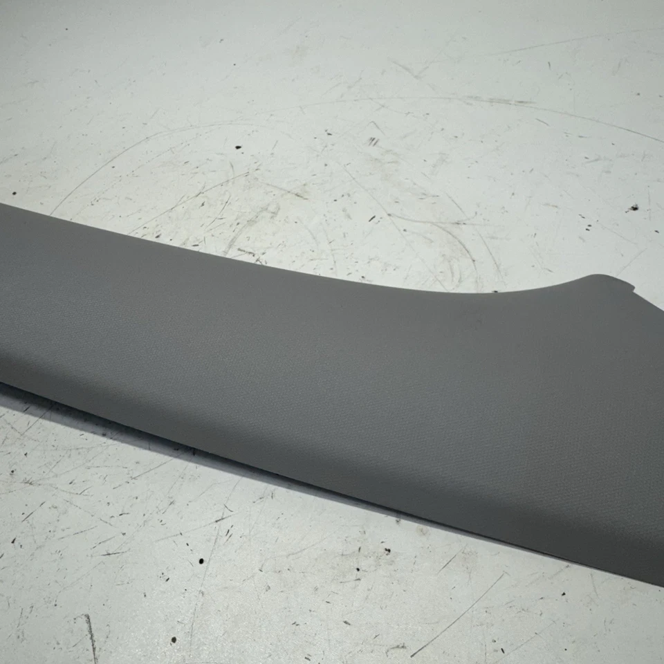 OEM 2018-2024 CHEVROLET EQUINOX PARA-BRISA LATERAL DIREITO UM PAINEL DE COBERTURA DE ACABAMENTO DE PILAR - Imagem 3 de 4