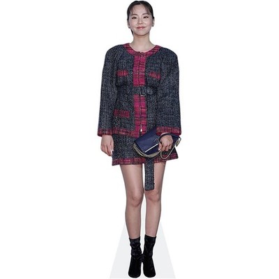 Sohee (Red and Blue) Pappaufsteller lebensgross