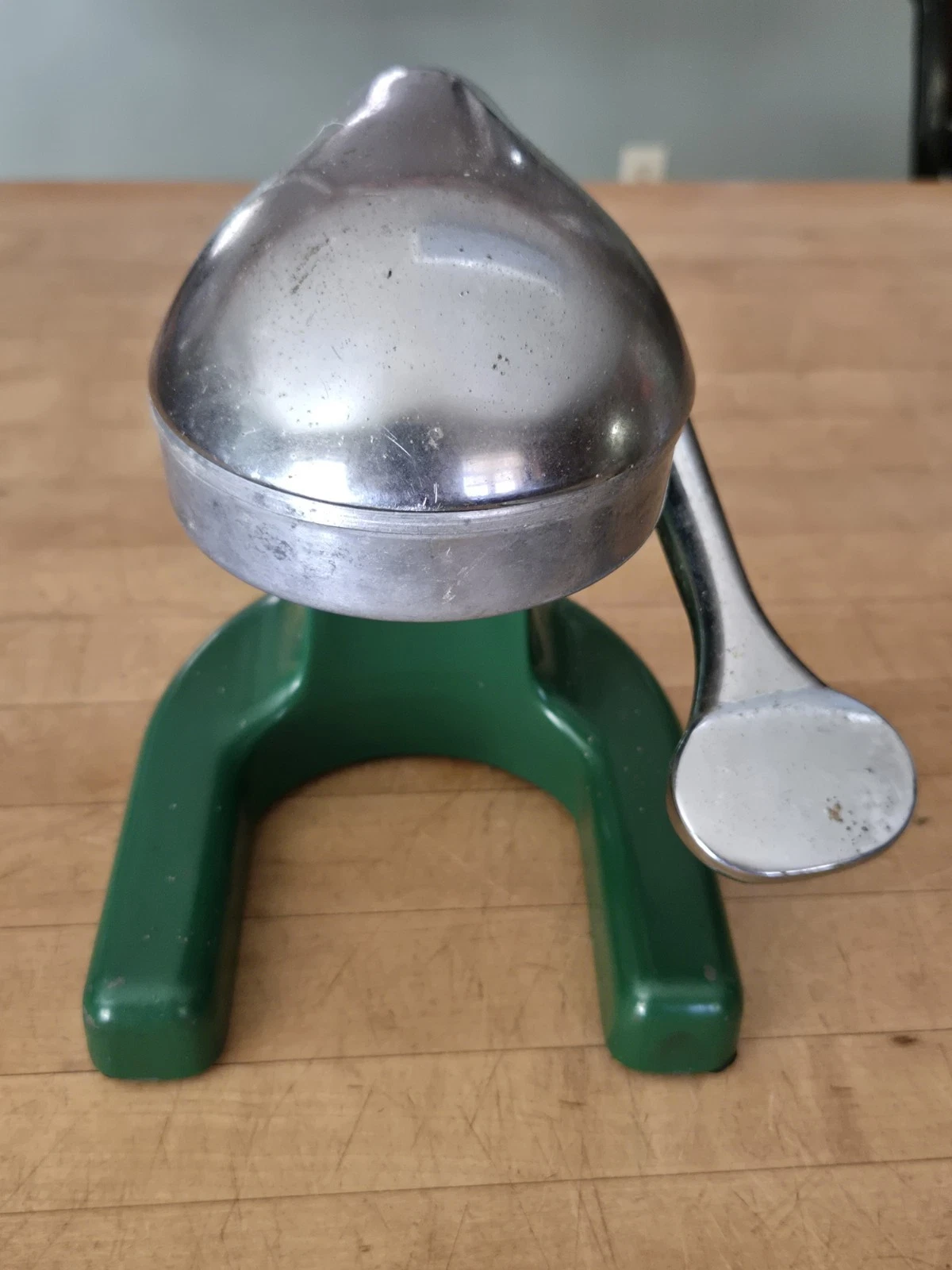Vintage Green Manual Citrus Press Juicer Made in Mexico Cast Metal Lemon Orange
Opens in a new windo