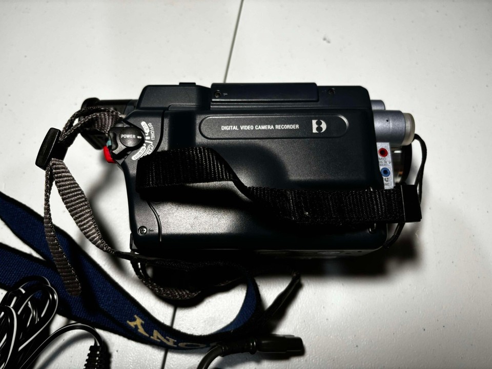 Sony DCRTRV350 Digital8Hi8 Video Camera Recorder Tested W/ Bag