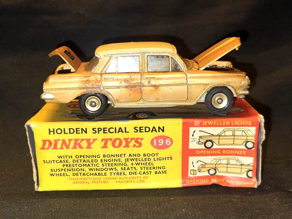 VINTAGE CAST IRON 196 HOLDEN SPECIAL SEDAN DINKY SUPERTOYS ENGLAND MECCANO 1950 - Image 3 of 4