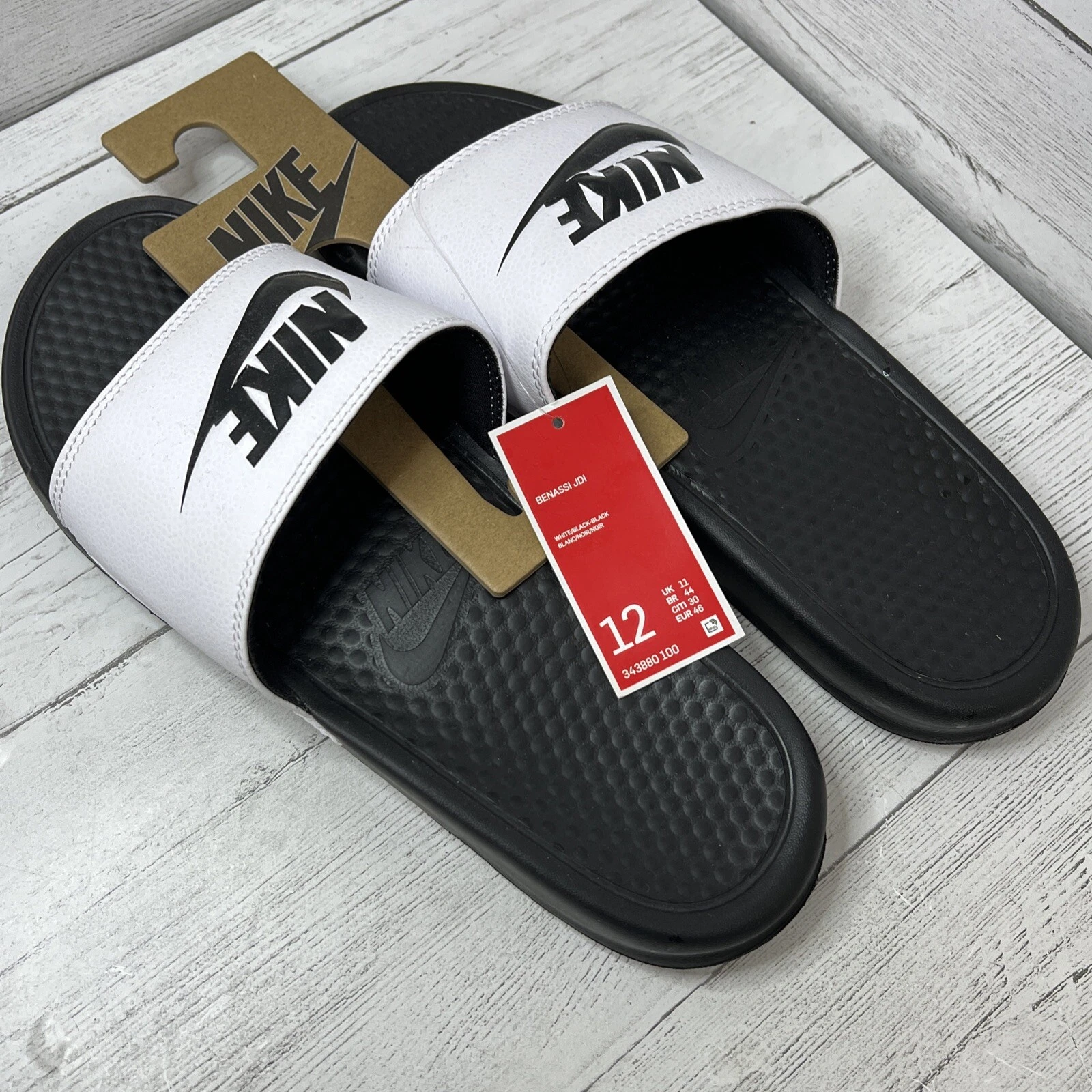 Sandali Nike Benassi JDI da uomo taglia 12 neri bianchi nuovi con etichetta