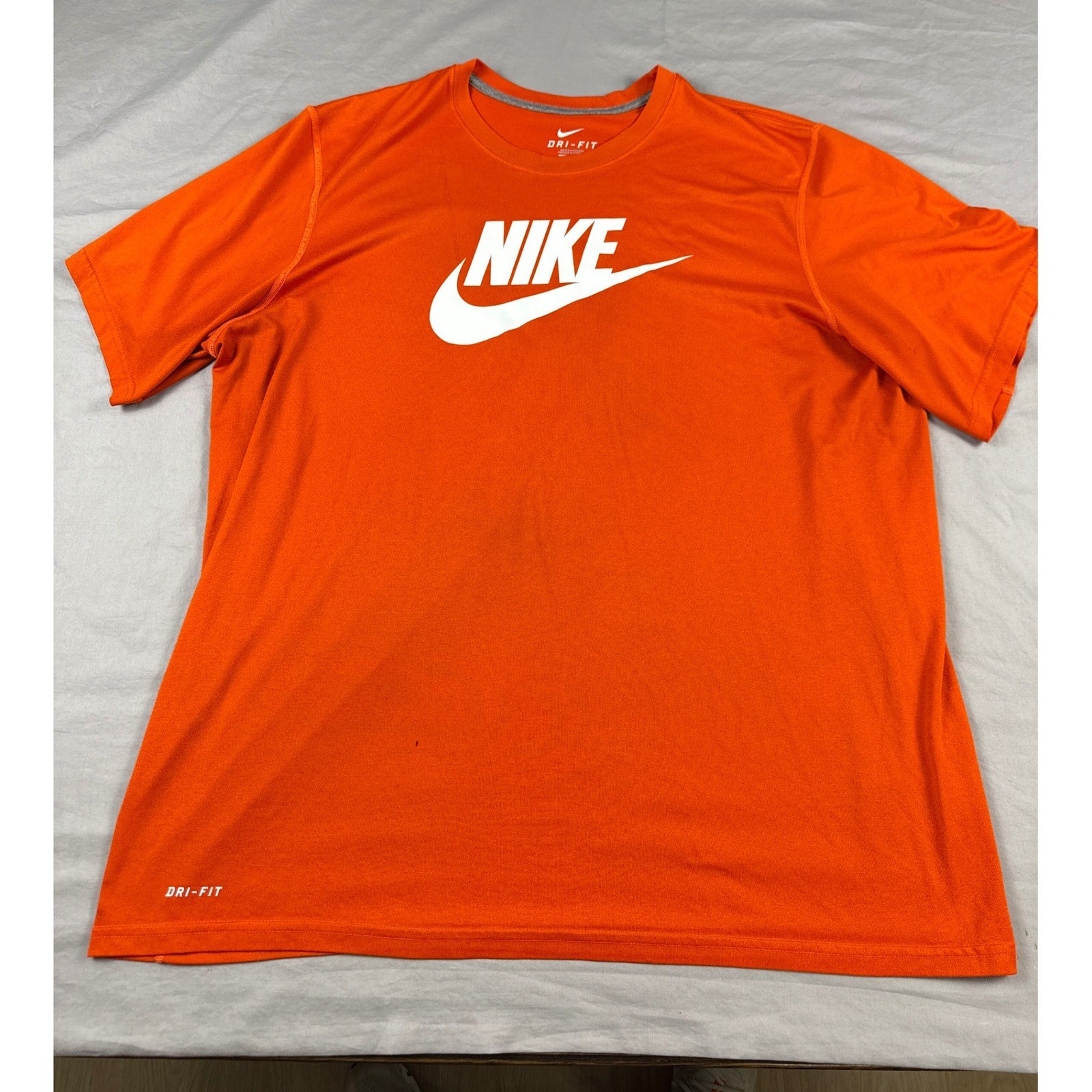Nike Dri-FIT T-Shirt Mens Large Orange Short Sleeve Graphic Futura Logo Tee