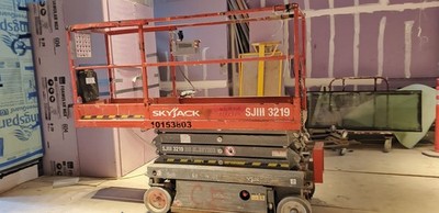 2013 Skyjack SJIII 3219 Electric Scissor Lift   Low Hours (469)   Runs Great