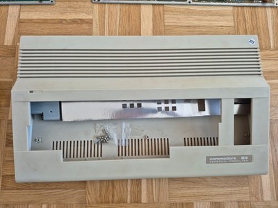   Gehäuse für Commodore 64 C64   guter Zustand   schneller Versand  