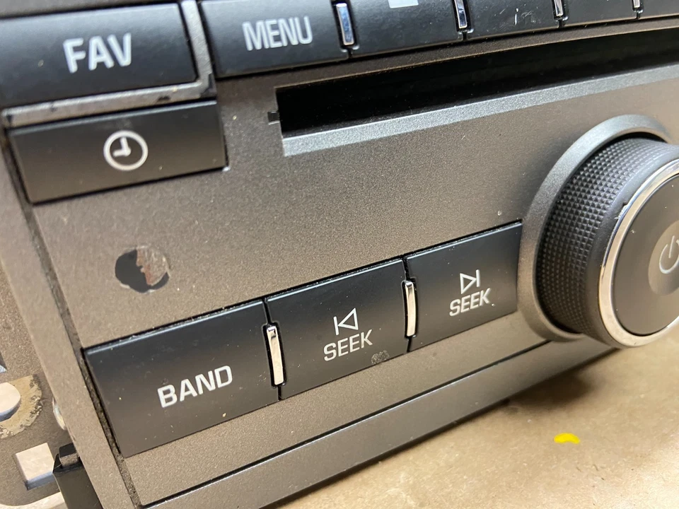 Saturn Vue Radio AM/FM 2008 2009 CD MP3 AUX receptor U5934 DG Foto 2 de 4