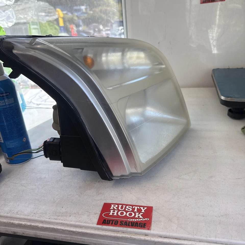 2010 FORD TRANSIT CONNECT HEADLIGHT OEM Part# 9T-16-13006 Foto 2 de 4