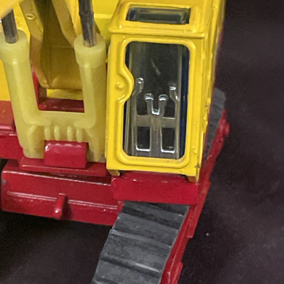 “MINT”.     SHINSEI - KATO HD-850G Fully Hydraulic Excavator 1:64. - Image 3 of 4