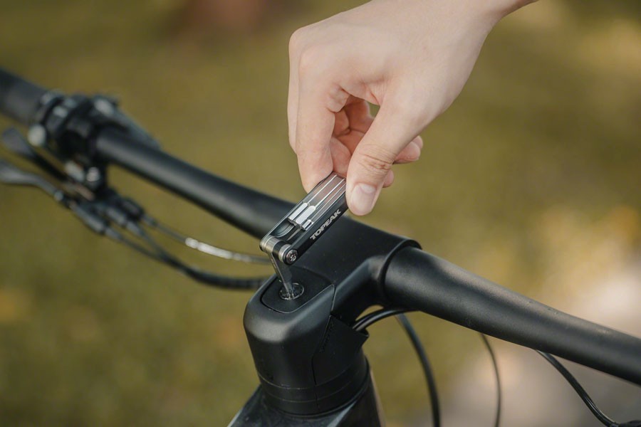 Topeak Nano 9 Multi-Tool Aluminum 7075, Compact CNC-Powered Bike Repair Kit