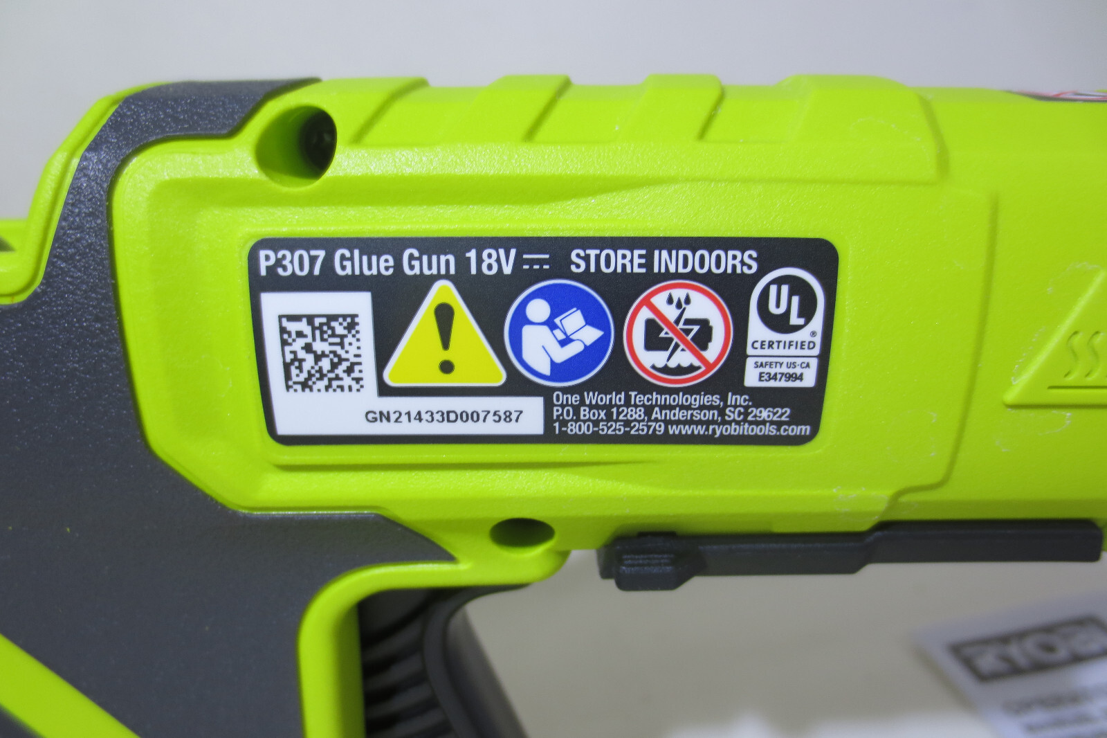 RYOBI P307 18V ONE+ Dual Temperature Glue Gun w/6 nozzles & 10 glue