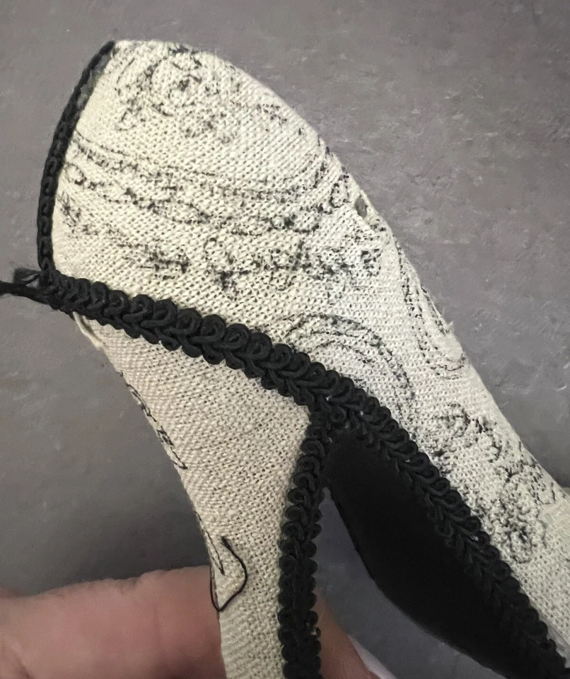 Beautiful Thick Grey Canvas With Rose Pattern Mini High Heel With Ring Slots - image 4 of 4