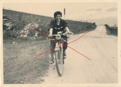 Nr 53171 Foto Frau mit Motorrad Moppet 7,5 x 10 cm