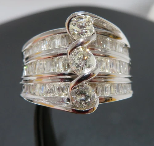 14K WG LADIES DIAMOND CLUSTER RING 1.25 tcw SZ 7  7.47 grams (G134228-1)