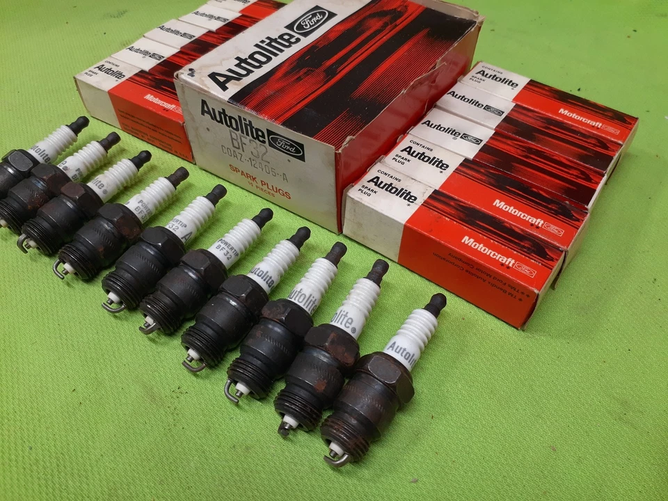 Свечи зажигания автолитовые новые из старых запасов BF32 Ford Hi-Po - Изображение 2 из 4