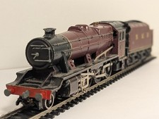 Wrenn W2240 OO Gauge Class 8F 2-8-0 – Repainted NMR Maroon