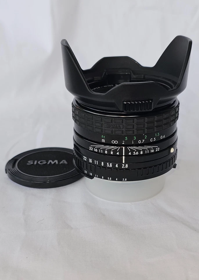 Lente Sigma 24 mm f/2,8 MF para montaje Nikon F. Super ancho II, con capucha. Foto 2 de 4