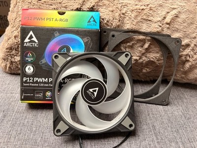ARCTIC P12 PWM PST A-RGB 120mm Gehäuselüfter - mit Abstandshaltern