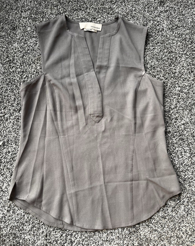 Amorethos Women's Gray Solid Sleeveless V-Neck Pullover Blouse Size 4