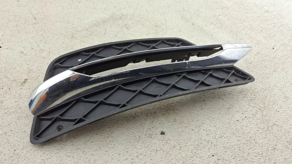 Luz antiniebla delantera izquierda diurna 12-15 Mercedes W204 C300 moldura OEM Foto 2 de 4