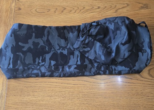 Pre-loved LULULEMON Black/Green Camo Yoga Mat Bag