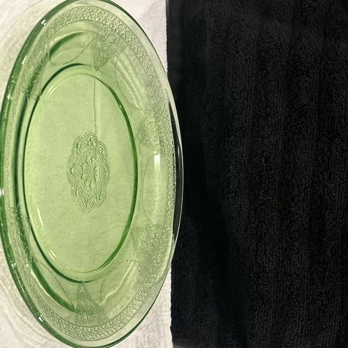 Vintage Federal Uranium Vaseline Green Depression Georgian Love Birds Plate 8.5