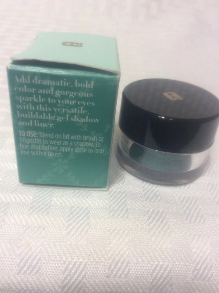 Sombra y delineador en gel Avon Rendez-Vous en FASCINATE ENCANTMENT 0,22 oz. Foto 4 de 4